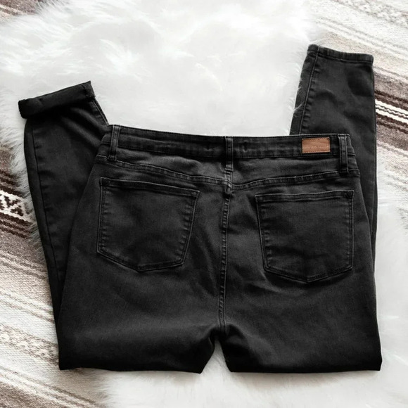 Judy Blue Denim Sz 32 Black Jeans MidRise Cropped Jeans Non-Distressed Stretchy - Picture 4 of 9